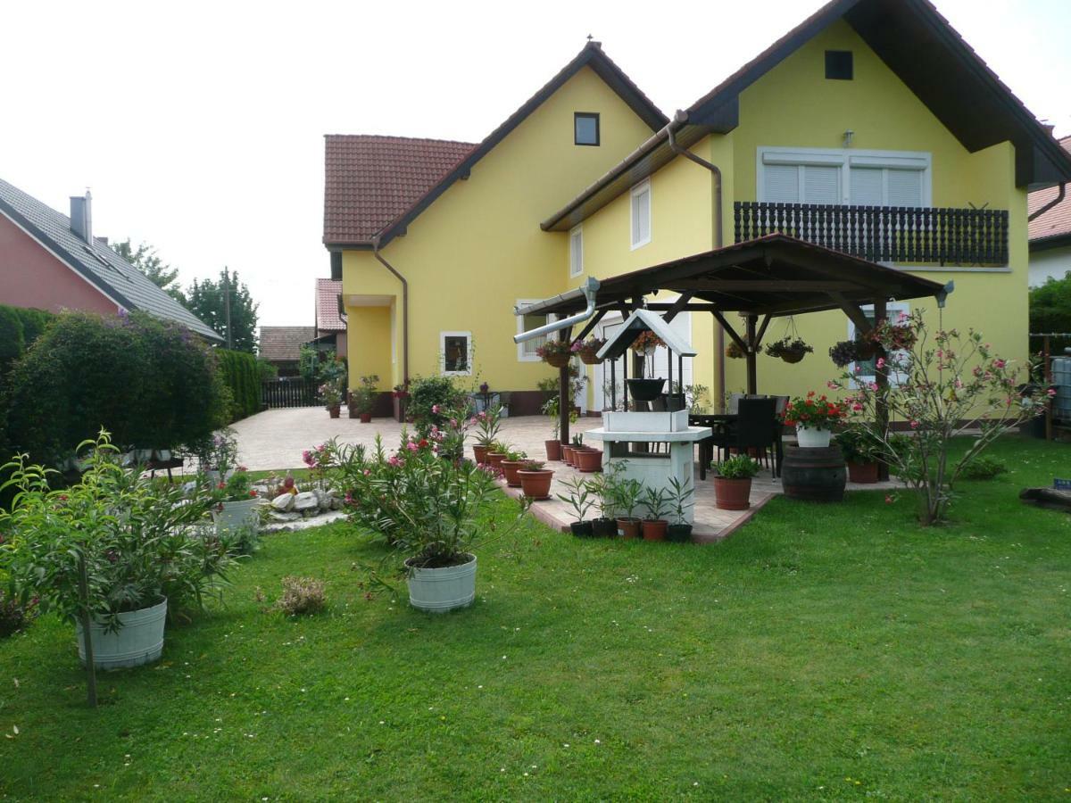 Zsuzsi Vendeghaz Hotel Zalaegerszeg Exterior photo