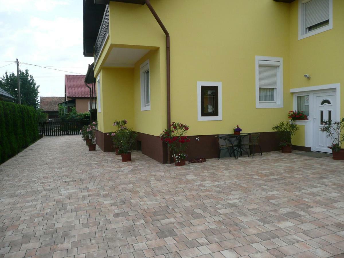 Zsuzsi Vendeghaz Hotel Zalaegerszeg Exterior photo